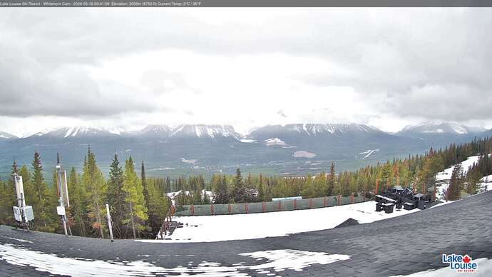 Webcam Lake Louise: Whitehorn Bistro Patio