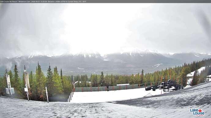 Webcam Lake Louise: Whitehorn Bistro Patio