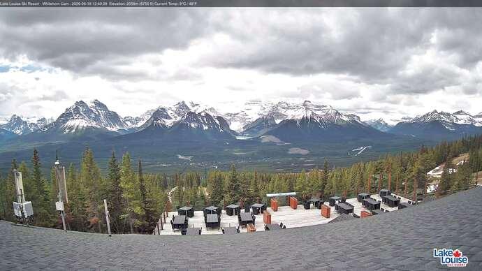 Webcam Lake Louise: Whitehorn Bistro Patio
