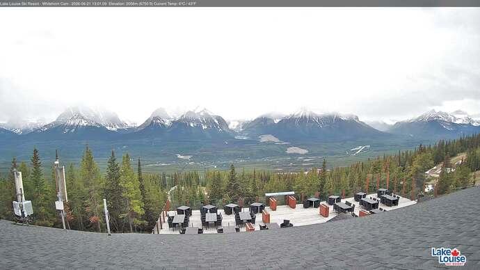 Webcam Lake Louise: Whitehorn Bistro Patio