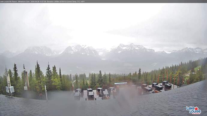 Webcam Lake Louise: Whitehorn Bistro Patio
