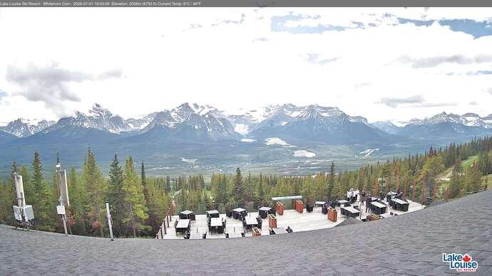Webcam Lake Louise: Whitehorn Bistro Patio