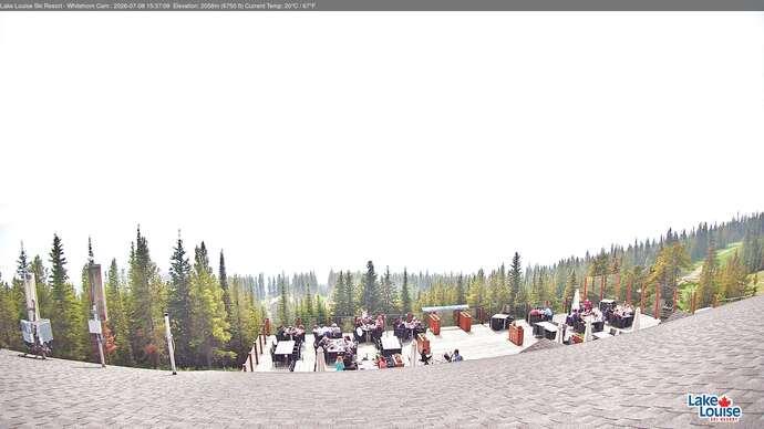 Webcam Lake Louise: Whitehorn Bistro Patio