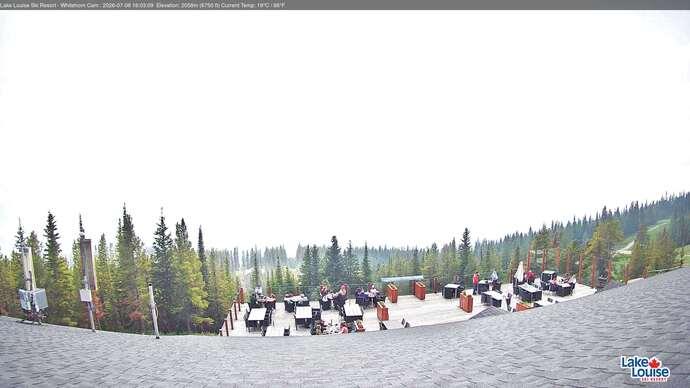 Webcam Lake Louise: Whitehorn Bistro Patio