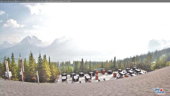 Webcam Lake Louise: Whitehorn Bistro Patio