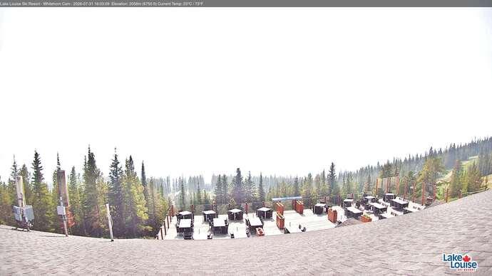 Webcam Lake Louise: Whitehorn Bistro Patio