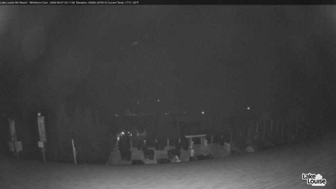 Webcam Lake Louise: Whitehorn Bistro Patio