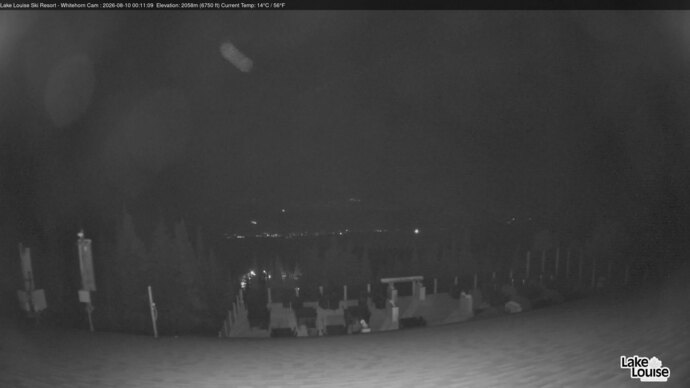 Webcam Lake Louise: Whitehorn Bistro Patio