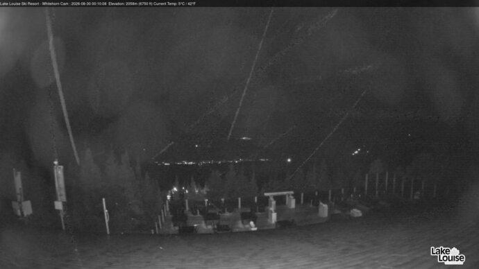 Webcam Lake Louise: Whitehorn Bistro Patio
