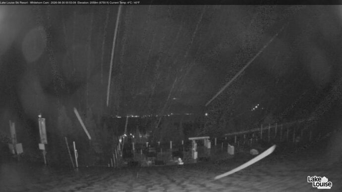Webcam Lake Louise: Whitehorn Bistro Patio