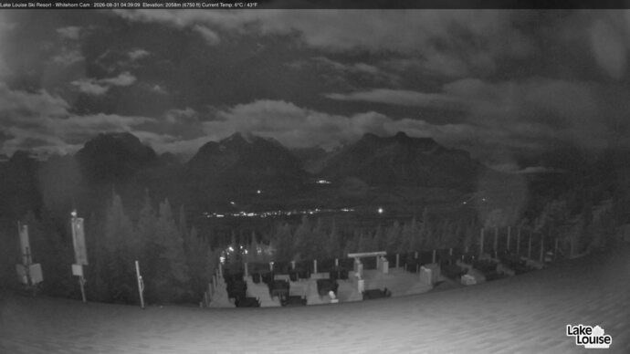 Webcam Lake Louise: Whitehorn Bistro Patio