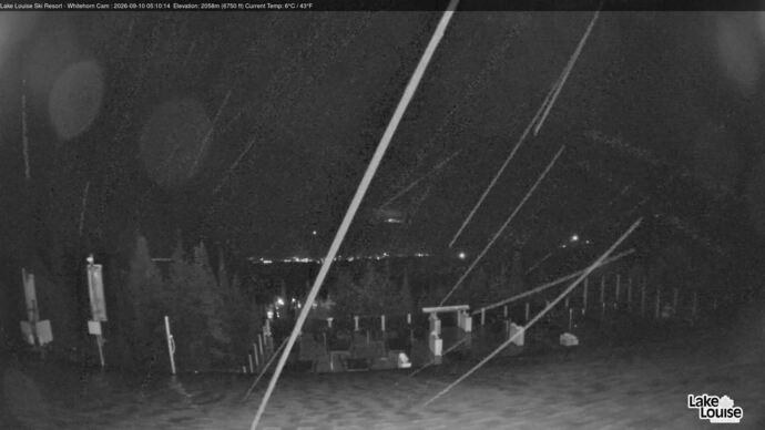 Webcam Lake Louise: Whitehorn Bistro Patio