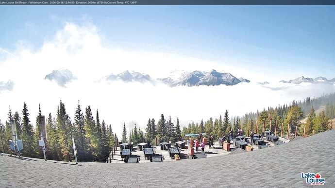 Webcam Lake Louise: Whitehorn Bistro Patio