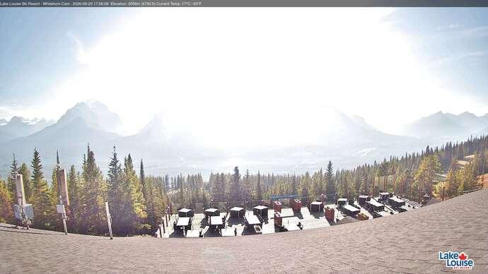 Webcam Lake Louise: Whitehorn Bistro Patio