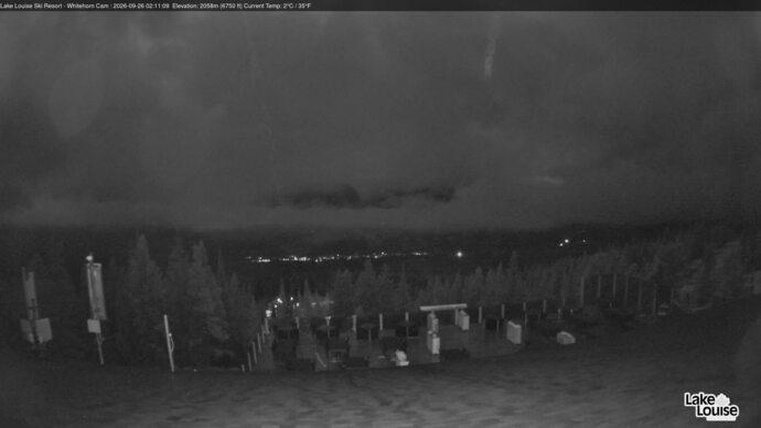 Webcam Lake Louise: Whitehorn Bistro Patio
