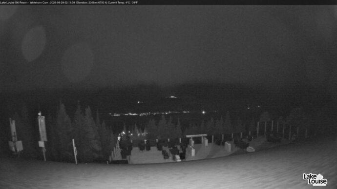 Webcam Lake Louise: Whitehorn Bistro Patio