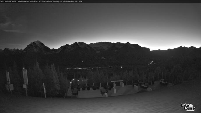 Webcam Lake Louise: Whitehorn Bistro Patio