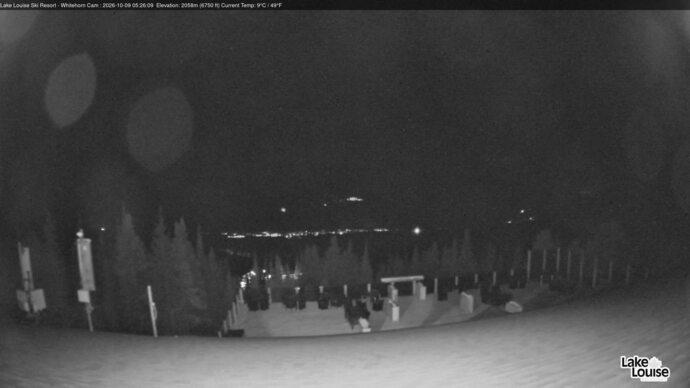Webcam Lake Louise: Whitehorn Bistro Patio