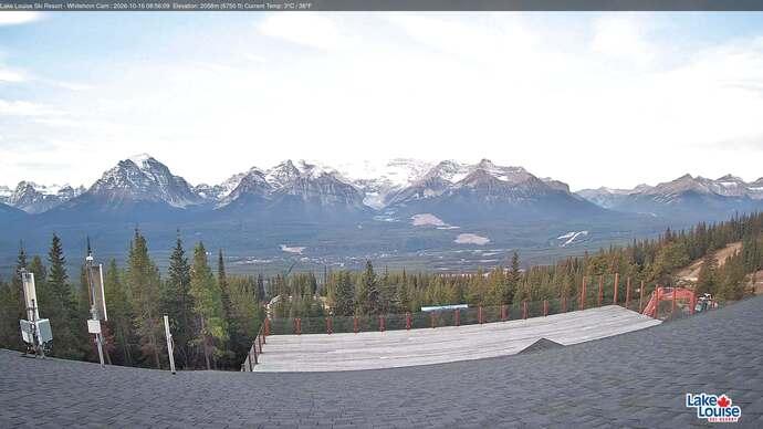 Webcam Lake Louise: Whitehorn Bistro Patio