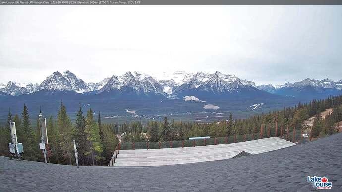 Webcam Lake Louise: Whitehorn Bistro Patio