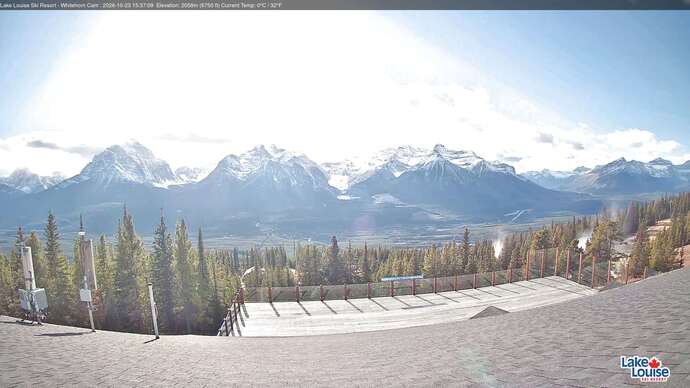 Webcam Lake Louise: Whitehorn Bistro Patio