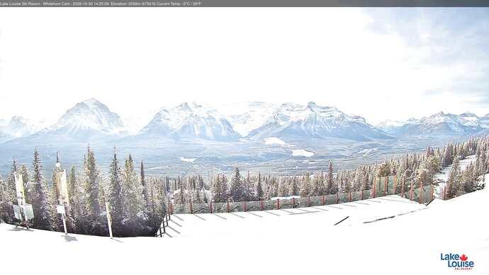 Webcam Lake Louise: Whitehorn Bistro Patio
