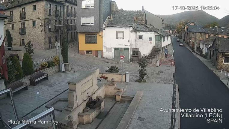 Webcam Leitariegos: Plaza Sierra Pambley