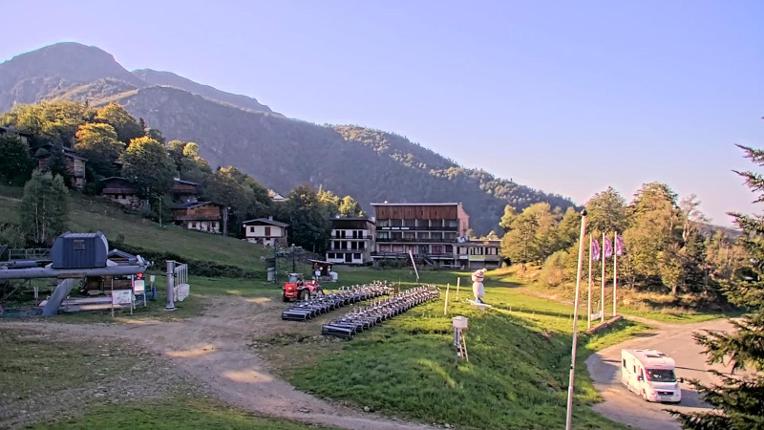 Webcam Les Monts d Olmes: Arrivée Piste