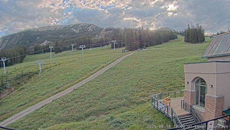 Webcam Marmot Basin: Lower Mountain One