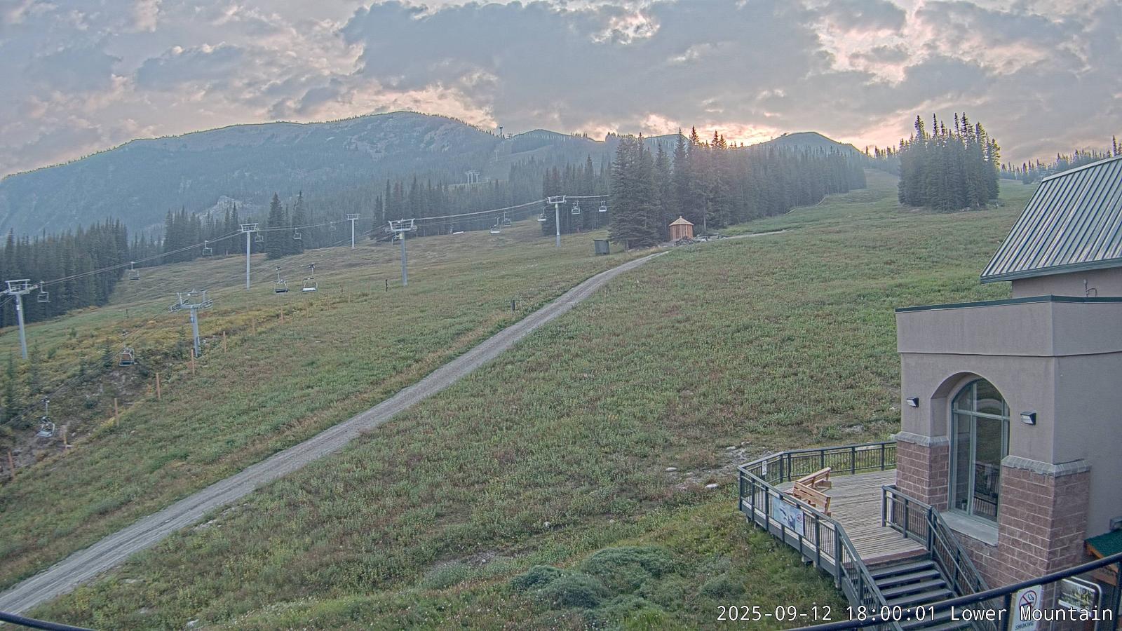Webcam Marmot Basin: Lower Mountain One
