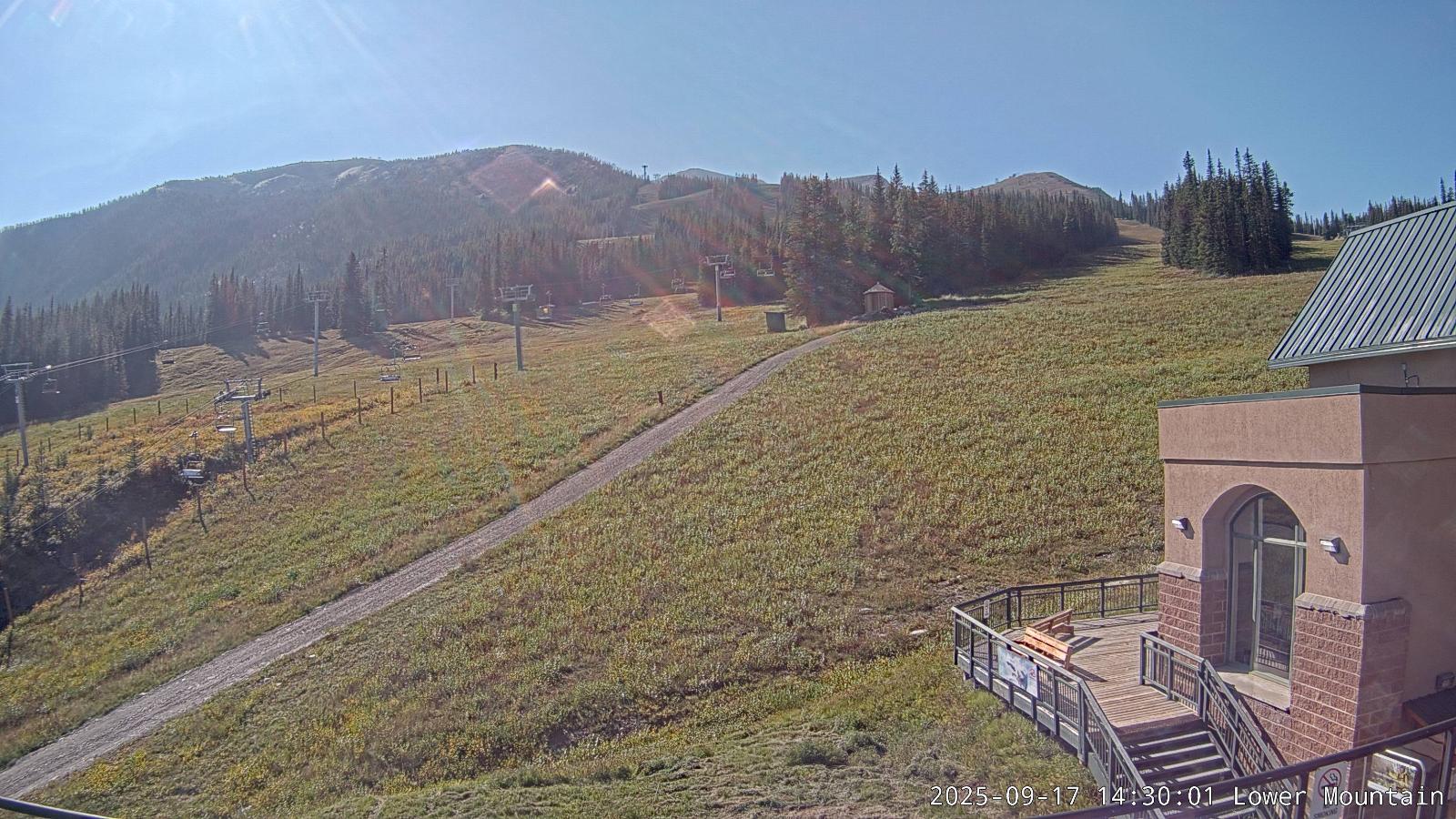 Webcam Marmot Basin: Lower Mountain One