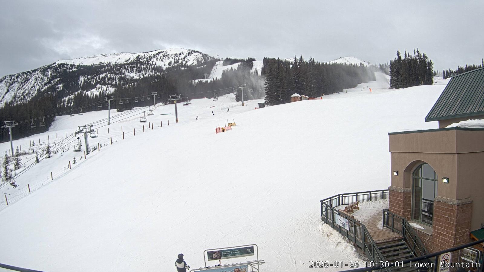 Webcam Marmot Basin: Lower Mountain One