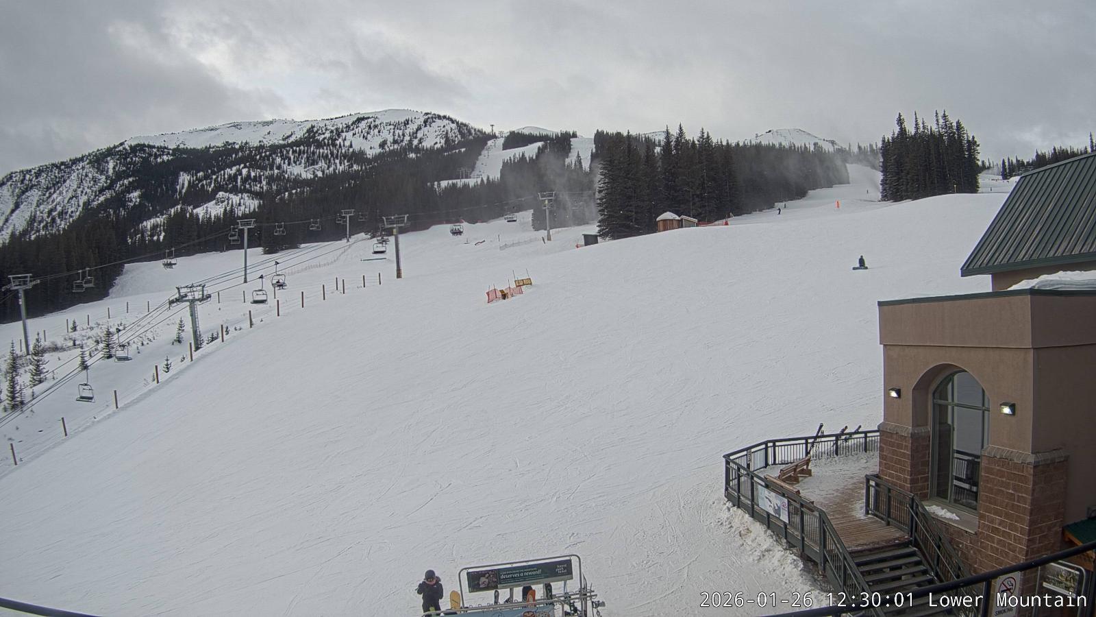 Webcam Marmot Basin: Lower Mountain One