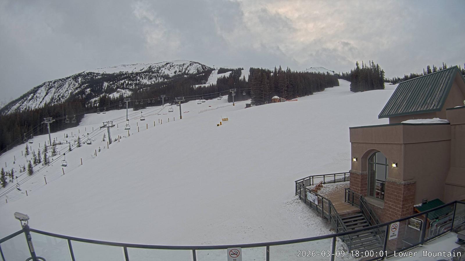 Webcam Marmot Basin: Lower Mountain One