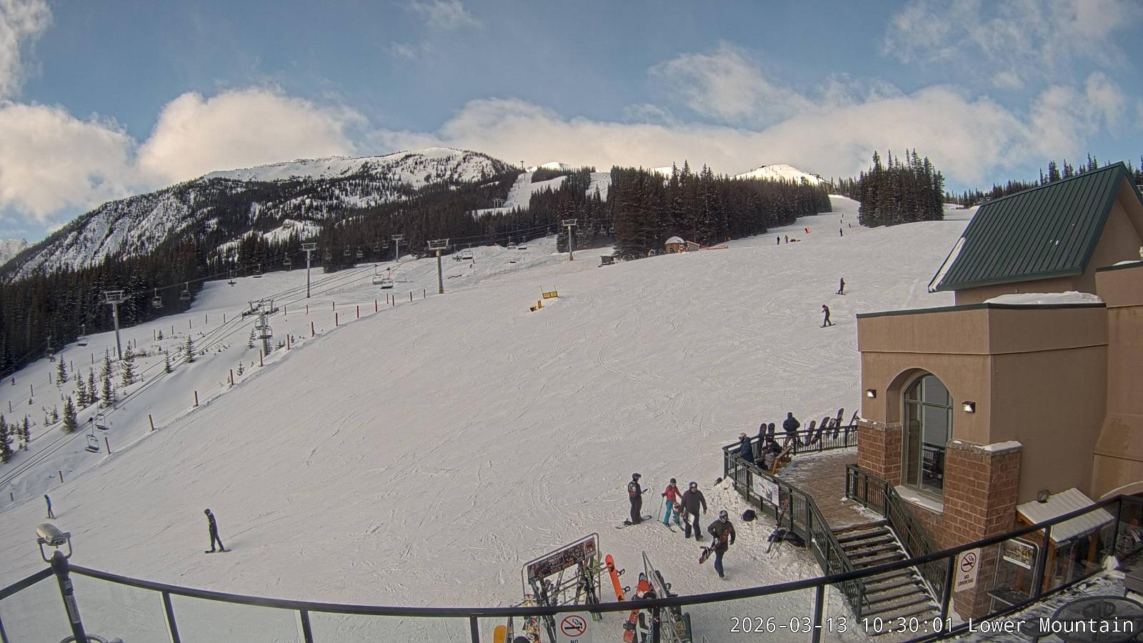 Webcam Marmot Basin: Lower Mountain One