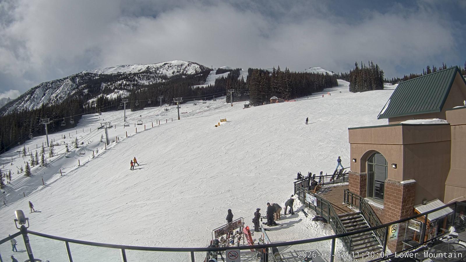 Webcam Marmot Basin: Lower Mountain One