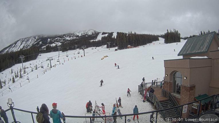 Webcam Marmot Basin: Lower Mountain One