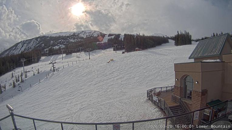 Webcam Marmot Basin: Lower Mountain One