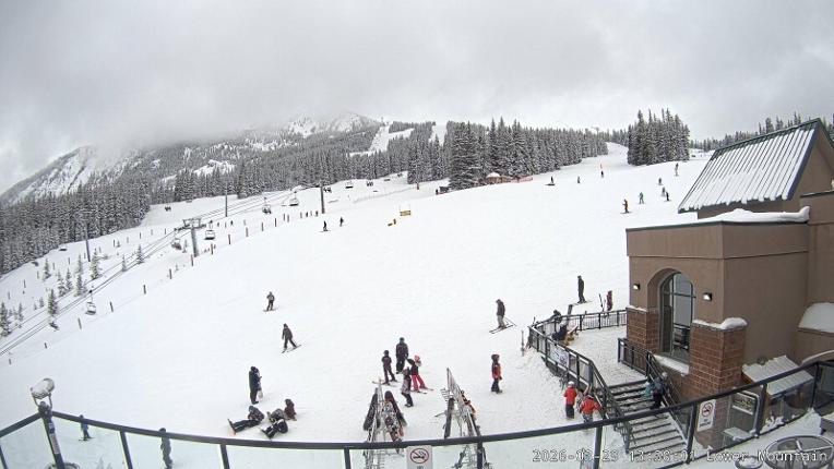 Webcam Marmot Basin: Lower Mountain One