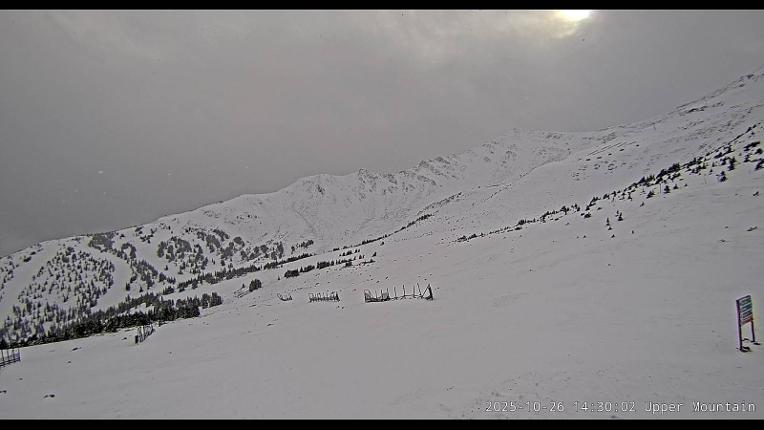 Webcam Marmot Basin: Upper Mountain