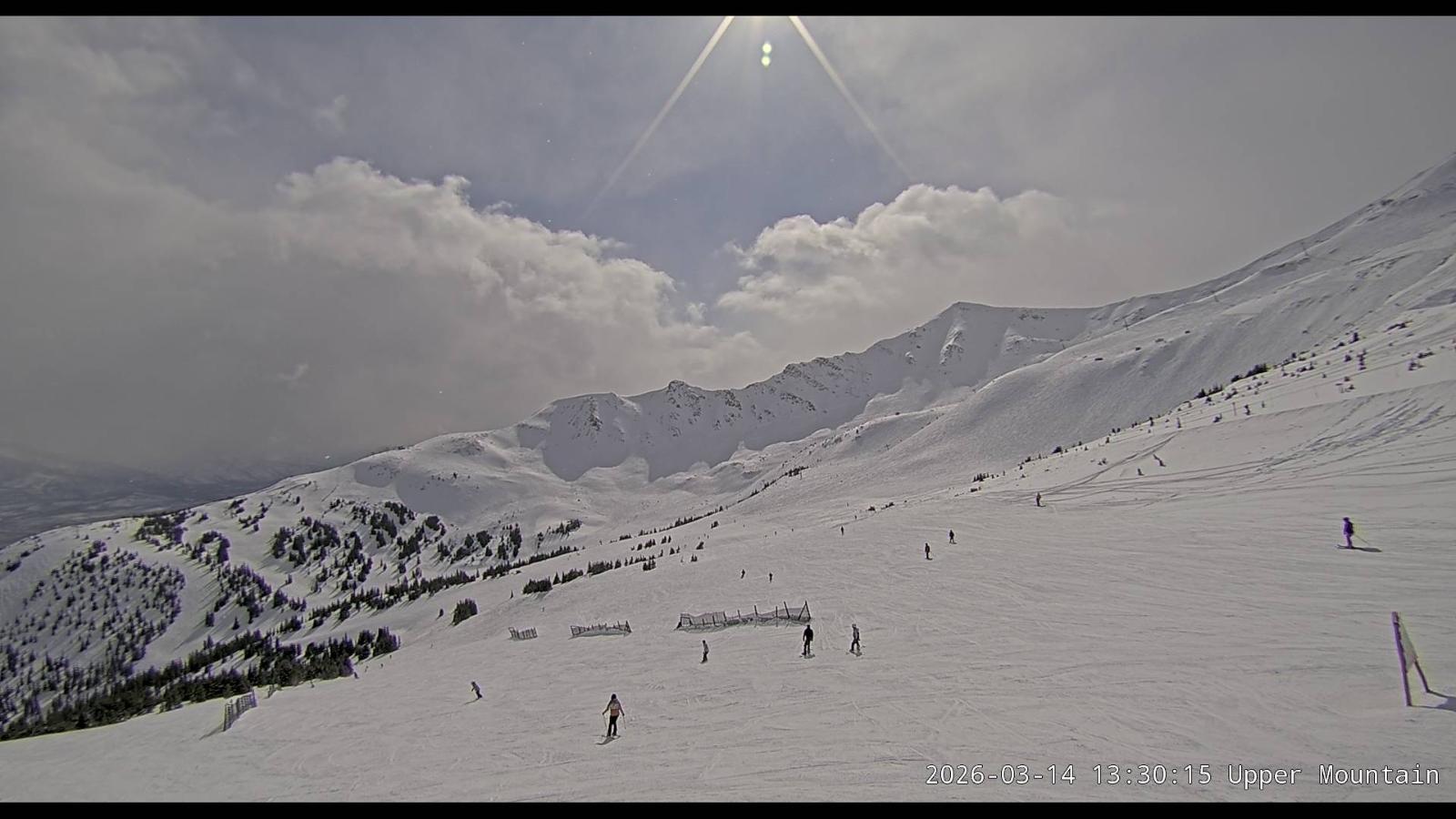 Webcam Marmot Basin: Upper Mountain
