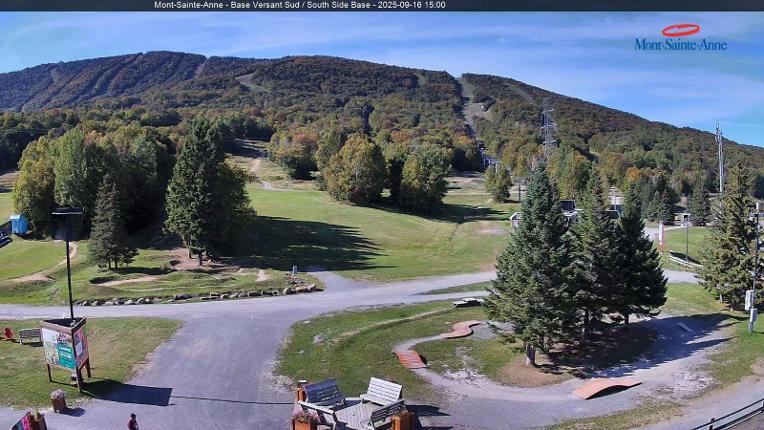 Webcam Mont-Sainte-Anne: Base de la Montagne