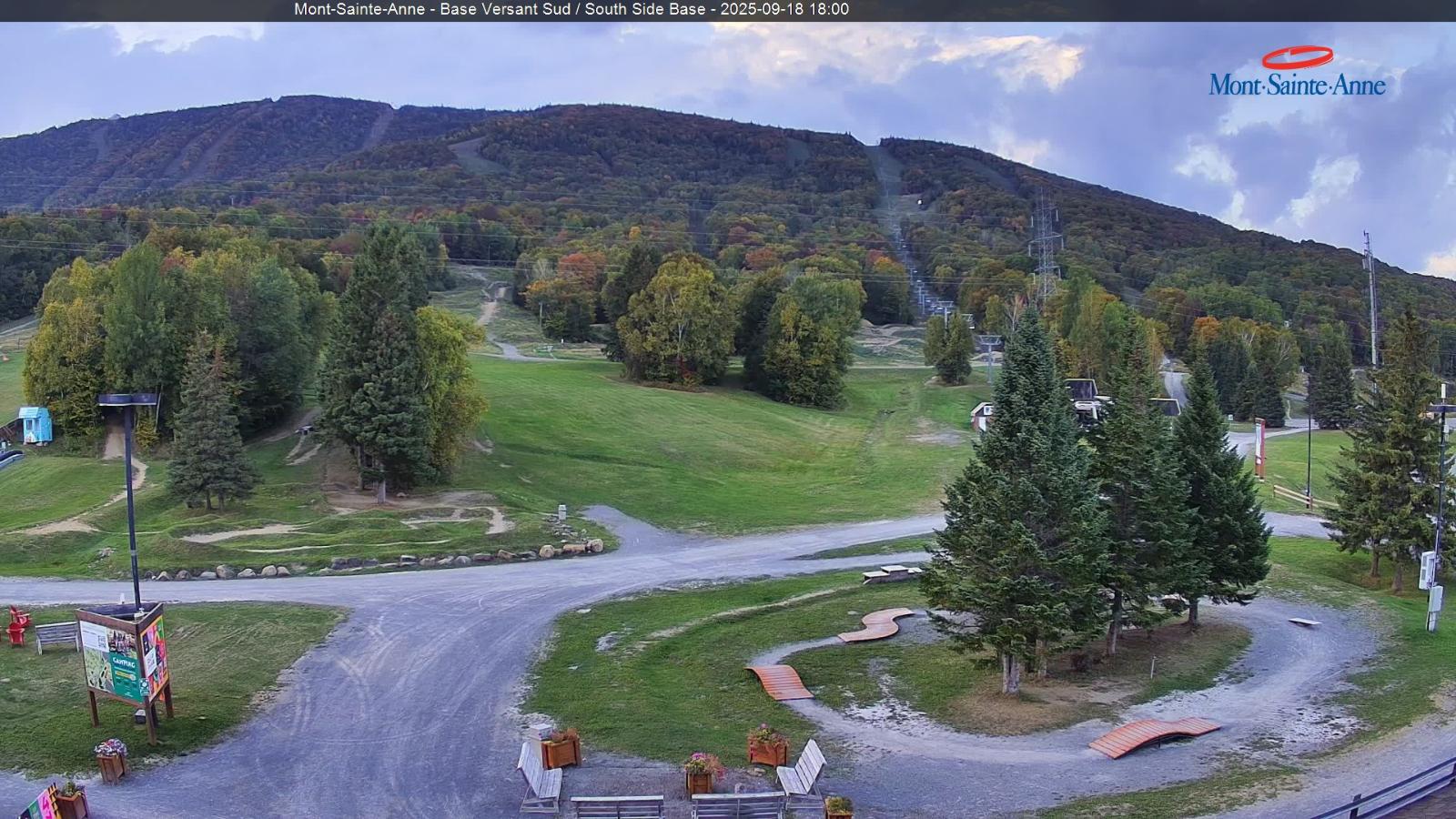 Webcam Mont-Sainte-Anne: Base de la Montagne