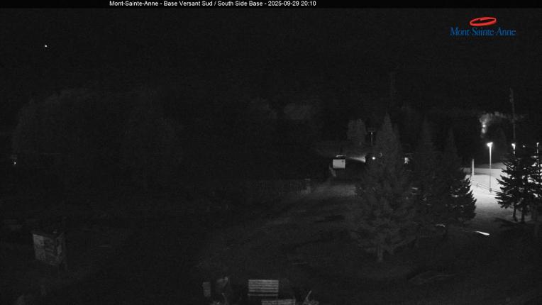 Webcam Mont-Sainte-Anne: Base de la Montagne
