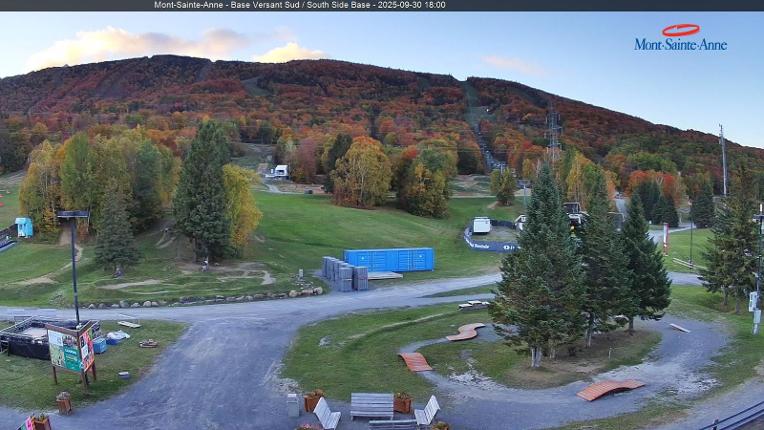 Webcam Mont-Sainte-Anne: Base de la Montagne