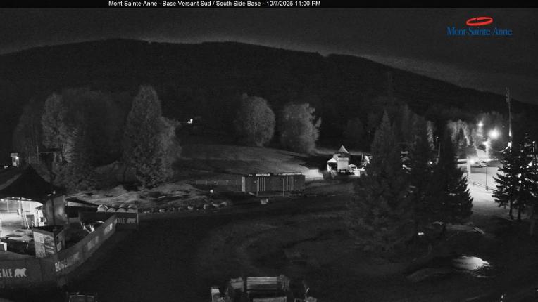 Webcam Mont-Sainte-Anne: Base de la Montagne