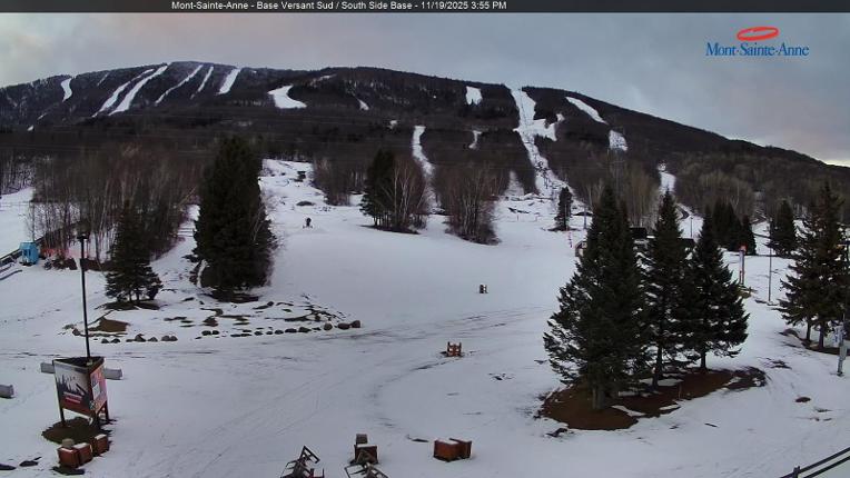 Webcam Mont-Sainte-Anne: Base de la Montagne