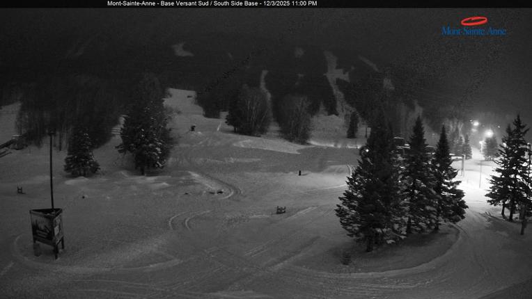 Webcam Mont-Sainte-Anne: Base de la Montagne