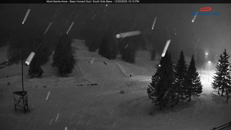 Webcam Mont-Sainte-Anne: Base de la Montagne