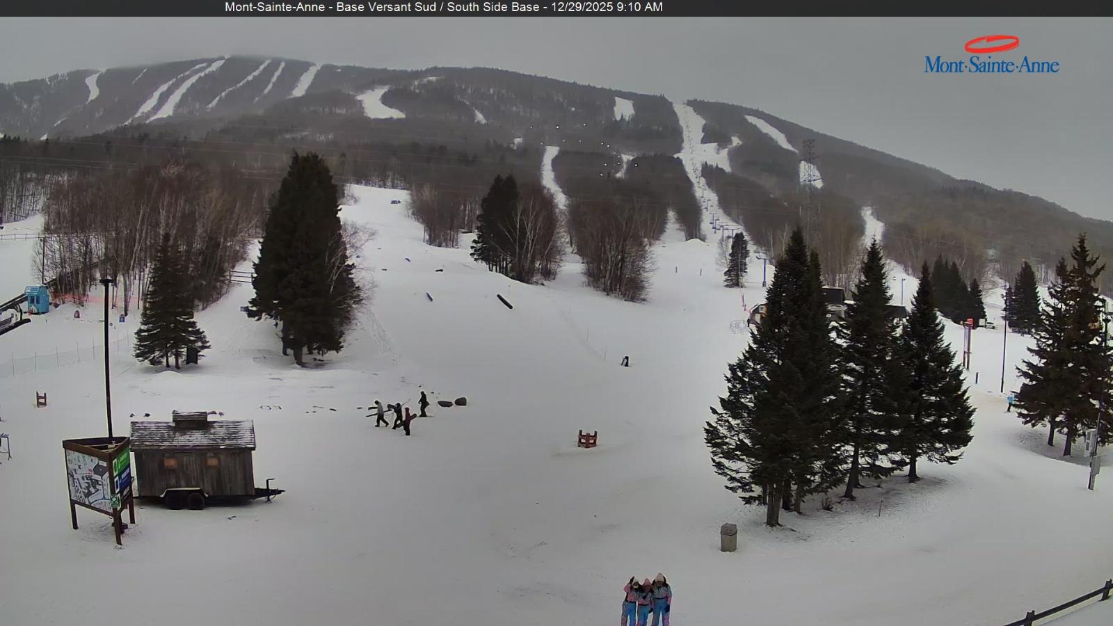 Webcam Mont-Sainte-Anne: Base de la Montagne